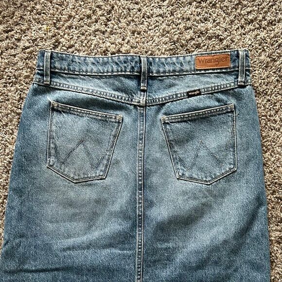 Wrangler Raw Hem Boho Denim Maxi Skirt Size 8 | 32 Front Slit Classic Wash EUC - Picture 8 of 9